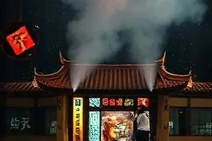 迷雾笼罩的港口街区，是本周主推剧集的取景概念图